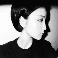 短发头像女生高冷黑白