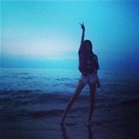 短发头像女背影