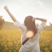 短发头像女背影