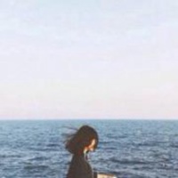 短发头像女背影