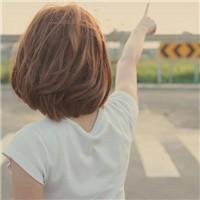 短发头像女背影