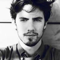 胡渣男微信头像