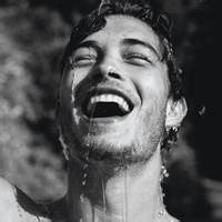 胡渣男微信头像