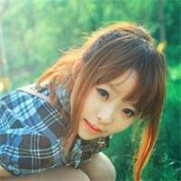 蹲着的女生头像