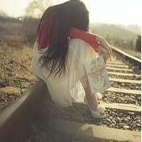 蹲着的女生头像