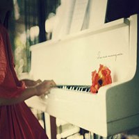 钢琴头像唯美图片