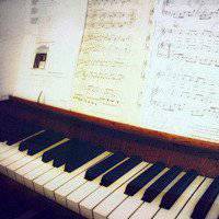 钢琴头像唯美图片