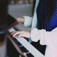 钢琴头像唯美图片