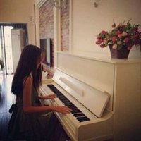 钢琴头像唯美图片