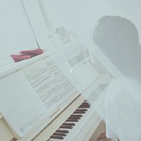 钢琴头像图片头像女生