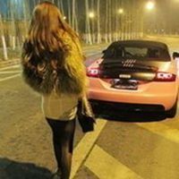 霸气女生开车头像