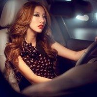 霸气女生开车头像