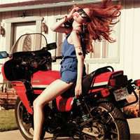 霸气女生开车头像