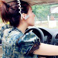 霸气女生开车头像