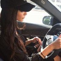 霸气女生开车头像