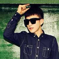 高傲帅气眼镜头像