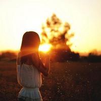 黄昏头像女生背影