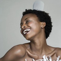 黑人露出白牙齿微笑头像