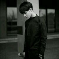 黑白孤傲高冷男生头像