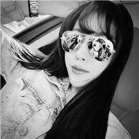 黑白戴眼镜头像女生