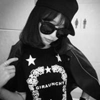 黑白戴眼镜头像女生