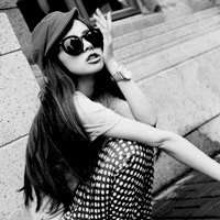 黑白戴眼镜头像女生