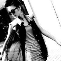 黑白戴眼镜头像女生