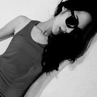 黑白戴眼镜头像女生