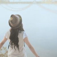 冷漠头像女生背影图片