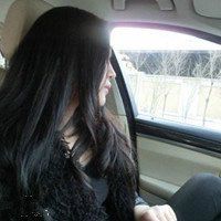 坐在车里的女生头像