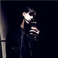 头像男手机挡脸帅哥