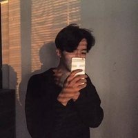 头像男手机挡脸帅哥