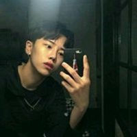 头像男手机挡脸帅哥