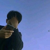 头像男手机挡脸帅哥