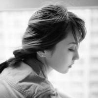 女生侧面长发头像