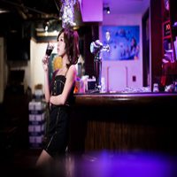女生在酒吧微信头像