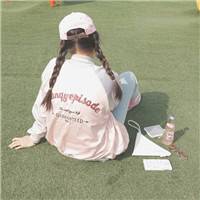 女生头像侧面蹲坐