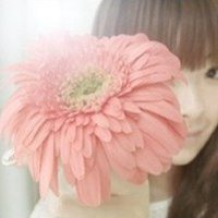 女生手里拿花头像
