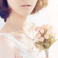 女生手里拿花头像