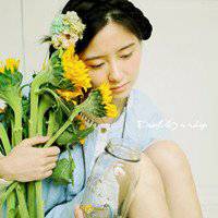 女生手里拿花头像