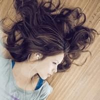 女生躺着头像