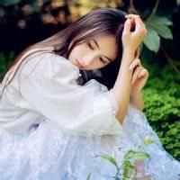 女生躺着头像