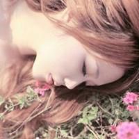 女生躺着的头像唯美