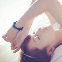 女生躺着的头像唯美