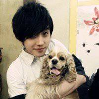 帅哥抱狗头像图片