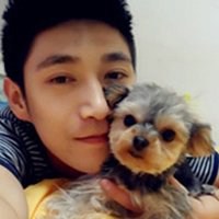 帅哥抱狗头像图片