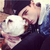 帅哥抱狗头像图片