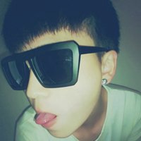 帅气男生戴墨镜头像