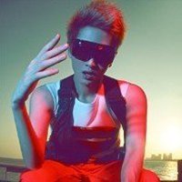 帅气男生戴墨镜头像