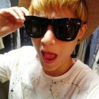 帅气男生戴墨镜头像